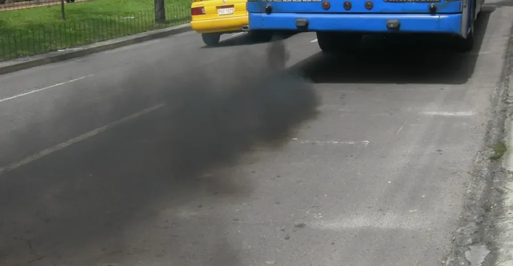 auto kouří
