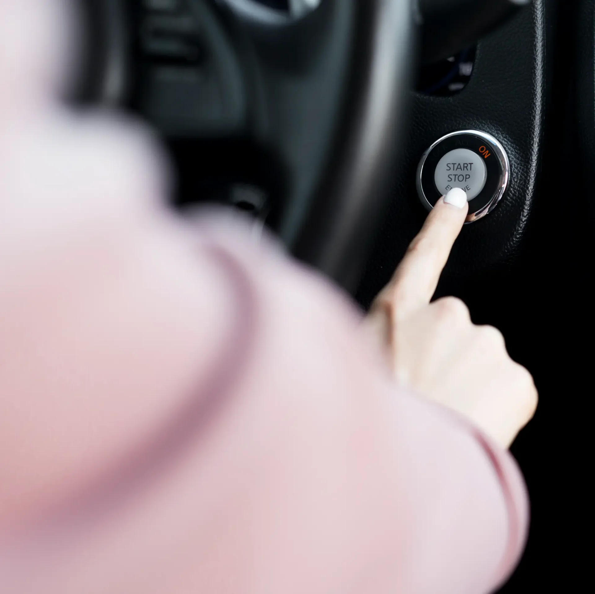 Hluk motoru při startu: Co znamená a jak ovlivňuje životnost