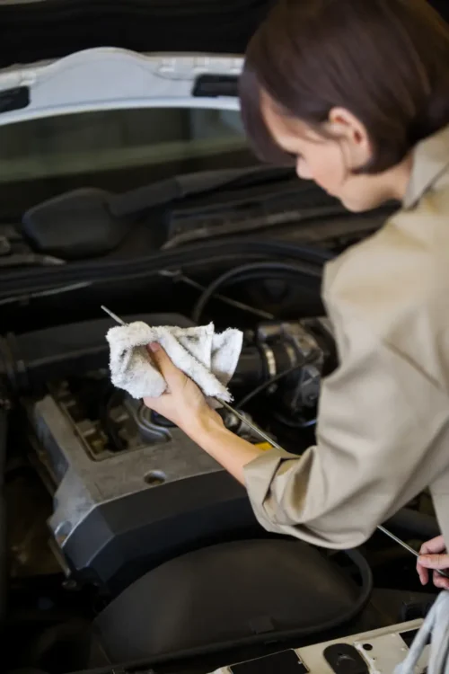 Proč auto žere olej? Ztráta oleje bez skvrny je problém